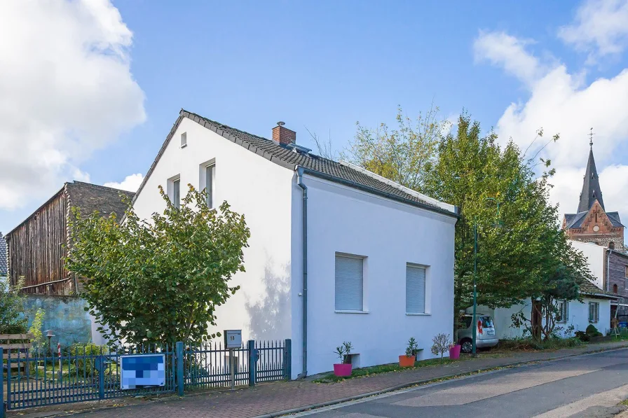 Hausansicht - Haus kaufen in Werneuchen / Schönfeld - Charmantes Einfamilienhaus mit großzügigem Raumangebot und pflegeleichtem Garten