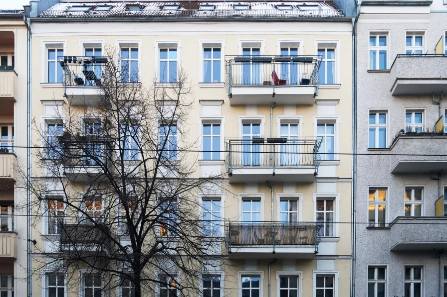 Außenfassade - Wohnung kaufen in Berlin Friedrichshain - Charmantes Wohnen im Boxhagener Kiez