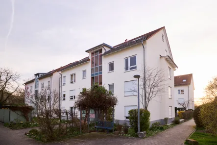 Aussenansicht - Wohnung kaufen in Bad Cannstatt - Junge 2,5-Zimmer-Wohnung mit Balkon und Tiefgaragenstellplatz in Stuttgart Bad Cannstatt