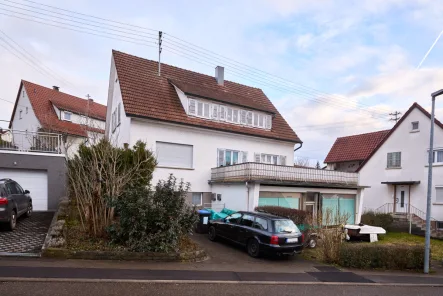 Außenansicht 2 - Haus kaufen in Waiblingen / Bittenfeld - renovierungsbedürftiges Einfamilienhaus in ruhiger Lage von Bittenfeld
