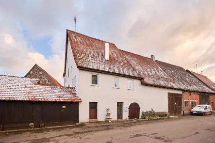  - Grundstück kaufen in Winnenden / Hertmannsweiler - Bauernhaus mit Scheune sucht Liebhaber1000m² Grundstück, kein Denkmalschutz,