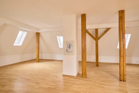 Wohnung - Wohnung kaufen in Stuttgart / Untertürkheim - Größte Wohnung in Untertürkheim. Exklusive Maisonette mit 180 m² Wohnfläche.