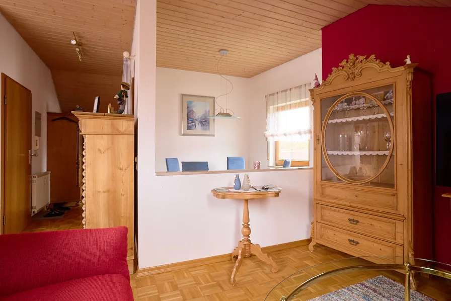 Blick vom Wohnzimmer zum Esszimmer - Wohnung kaufen in Kornwestheim - 3-Zimmer-Raumwunderwohnung mit Balkon und moderner Einbauküche in zentraler Lage von Kornwestheim