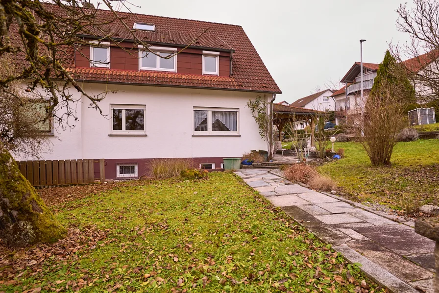 Idyllischer Garten ums Haus 