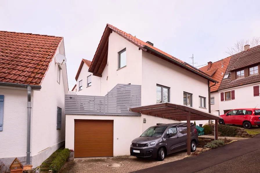 Aussenansicht - Haus kaufen in Weinstadt / Schnait - modernes Einfamilienhaus mit zusätzlichem 338qm großem Gartengrundstück