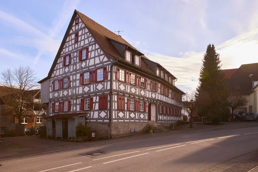 Hausansicht - Wohnung kaufen in Berglen / Oppelsbohm - Denkmalgeschützte Maisonette-Wohnung: Historischer Flair, moderner Komfort!