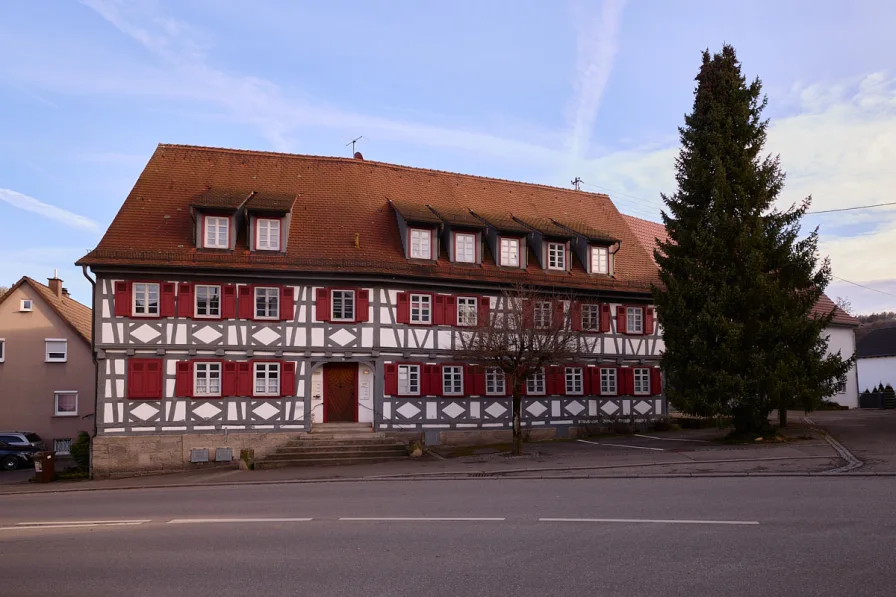 Hausansicht  - Wohnung kaufen in Berglen / Oppelsbohm - Denkmalgeschützte Maisonette-Wohnung: Historischer Flair, moderner Komfort!