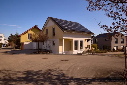 Aussenansicht - Haus kaufen in Leutenbach - freistehendes Einfamilienhaus in hervorragender Lage auf der Suche nach einer neuen Familie!