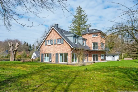 Gartenansicht - Haus kaufen in Heikendorf - Junge Villa in Kitzeberg