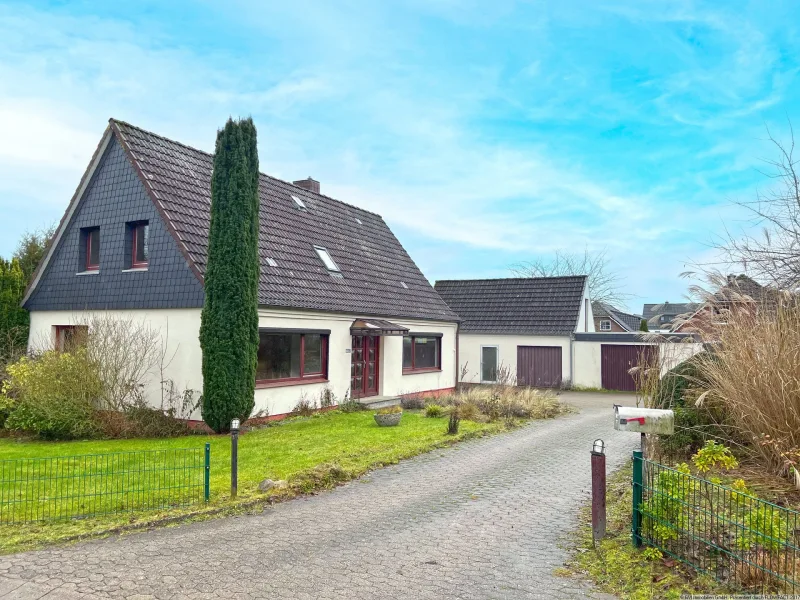Hausansicht - Haus kaufen in Schwentinental - Handwerkerhaus mit Nebenhaus und Baugrundstück