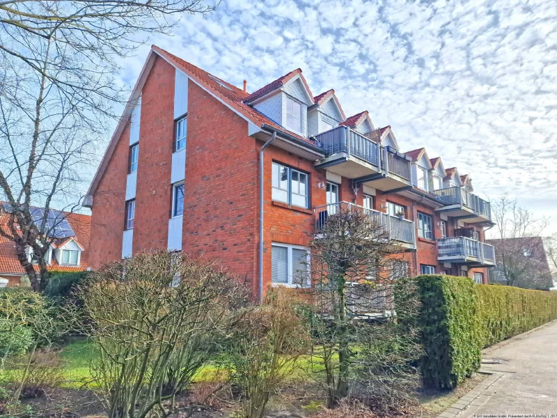 Hausansicht - Wohnung mieten in Laboe - 3-Zimmer-Maisonette-Wohnung mit Balkon in Laboe