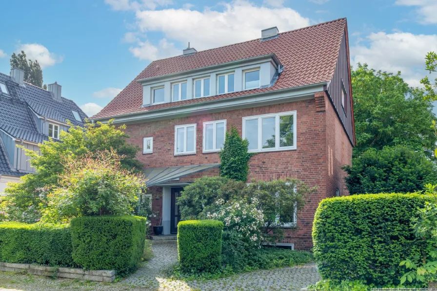 Hausansicht vorne - Haus kaufen in Kiel - Leben in Düsternbrook