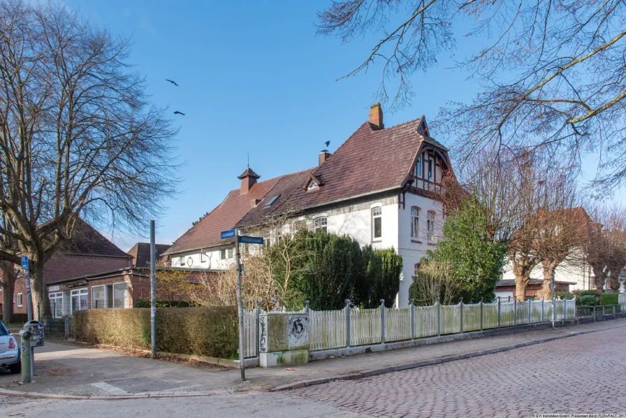 Hausansicht Straße - Haus kaufen in Kiel - Attraktive Villa nahe der Holtenauer Straße