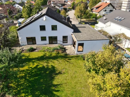 Luftbild - Haus kaufen in Wolpertswende / Mochenwangen - Gepflegtes Architektenhaus mit großem Grundstück in Mochenwangen