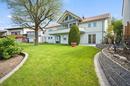 Gartenansicht - Haus kaufen in Vogt - Charmantes EFH in Vogt mit Fernsicht und großem Garten
