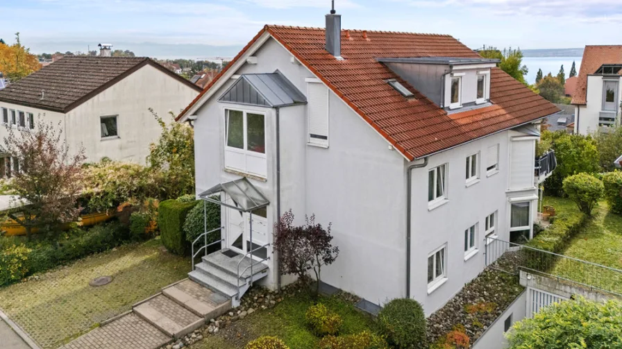 Hausansicht - Wohnung kaufen in Meersburg - 180 Grad Ausblick auf den Bodensee Außergewöhnliche 3,5-Zimmer-DG-Wohnung in Meersburg