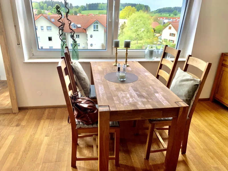 Essplatz - Wohnung kaufen in Wangen - Sonnenverwöhnte 1,5 - Zimmer-Wohnung in der Bergerhöhe mit Balkon und herrlichem Ausblick