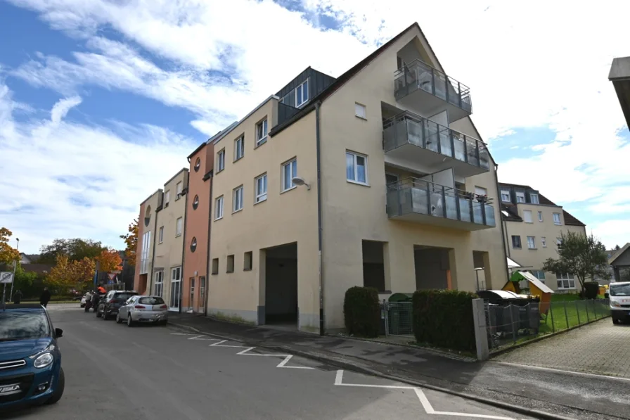 Hausansicht - Wohnung kaufen in Weingarten - Helle, gepflegte 3,5-Zimmer-Wohnung mit großem Balkon und viel Platz