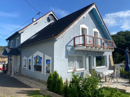 Startbild - Haus kaufen in Anschau-Mimbach - Hochwertig ausgestattetes Einfamilienwohnhaus in idyllischer Eifellage mit viel Nutzungspotential