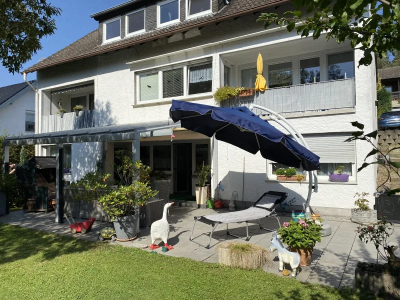 Gartensicht - Haus kaufen in Roßbach/Reifert - Gepflegtes 4 Familienhaus in naturverbundener Höhenlage von Rhein und Westerwald Nähe Linz/Rhein