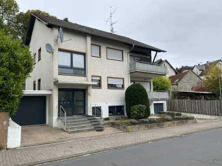 Startfoto - Haus kaufen in Höhr-Grenzhausen - Gepflegtes 2 Familienhaus mit zusätzlicher Einliegerwohnung in ruhiger Lage von Höhr-Grenzhausen