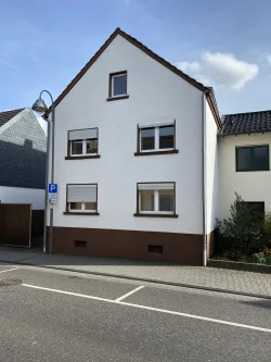 Startfoto - Haus kaufen in Ringen/Grafschaft - Mehrfamilienhaus mit Scheune und Stallungen, Nähe Bad-Neuenahr, mit diversen Nutzungsoptionen