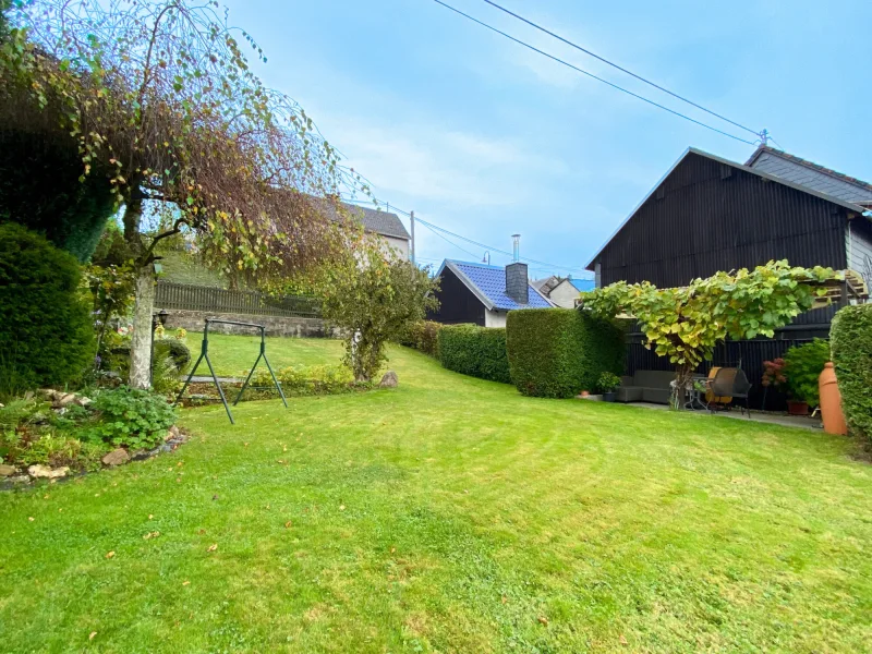 Garten links (Canva) - Haus kaufen in Dürrholz - Charmantes Mehrgenerationen- Haus-liebevoll gestaltet mit viel Platz wartet auf Sie