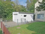 Garage und Zufahrt