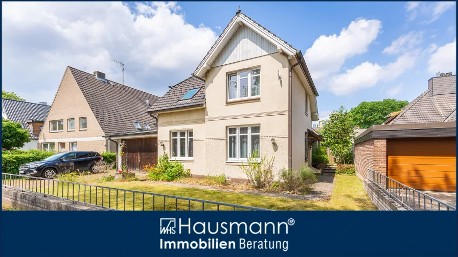 Hausansicht - Haus kaufen in Norderstedt - 2 Wohneinheiten - Charmanter Altbau trifft auf zeitgemäßes Wohnen an der Hamburger Stadtgrenze!