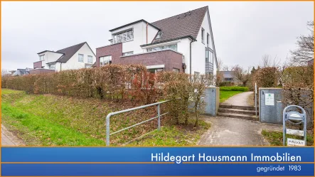 Außenansicht  - Wohnung mieten in Hamburg - Wer das Besondere sucht - Einzigartige Dachgeschosswohnung in Hamburg-Duvenstedt