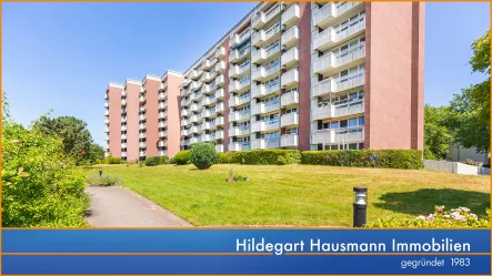 Hausansicht - Wohnung mieten in Hamburg - 3-Zimmer-Wohnung mit Balkon und Weitblick in Hamburg-Schnelsen