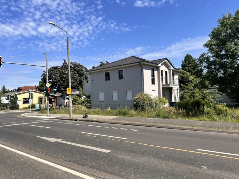 Hausansicht - Büro/Praxis kaufen in Berlin - Gewerbeimmobilie mit hoher Sichtbarkeit und viel Platz für Mitarbeiter und Kunden