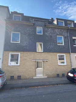 Hausansicht - Wohnung mieten in Oberhausen - 3-Zimmer DG-Wohnung in 3-Familienhaus mit Gartennutzung in ruhiger Lage von OB-Alstaden