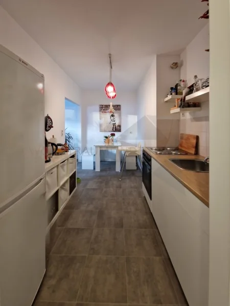 offene Küche - Wohnung kaufen in Chemnitz - Moderne, lichtdurchflutete 3-Raum-DG-Wohnung in Reichenbrand