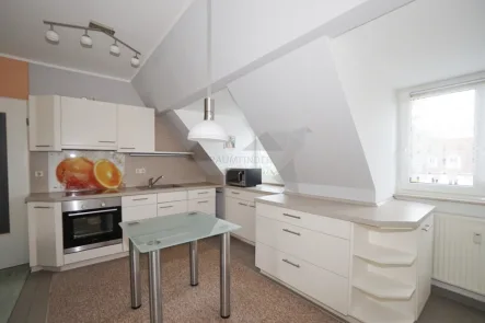 Einbauküche - Wohnung mieten in Zwickau - Zauberhafte 2-Dachgeschoss-Wohnung mit großem Wohnbereich und Einbauküche