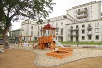 Ansicht 1 mit Spielplatz