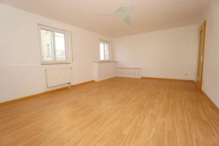 Wohnzimmer - Wohnung mieten in Zwickau - Barrierefreie EG-Wohnung in attraktiver, verkehrsgünstiger Lage