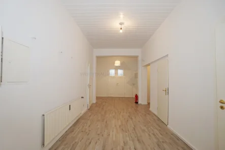 Eingangsbereich - Wohnung mieten in Zwickau - Große Hochparterre-Wohnung mit Altbaucharme in Zwickau