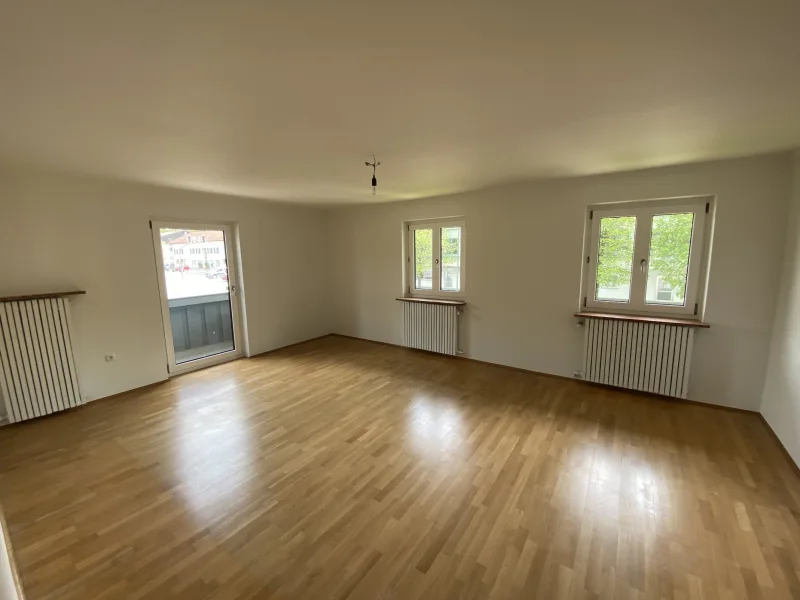 Büro-, Praxisraum 2 - Büro/Praxis mieten in Miesbach - *** Miesbach *** Sehr gepflegte Bürofläche im I. OG mit Balkon ***