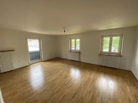 Büro-, Praxisraum 2 - Büro/Praxis mieten in Miesbach - *** Miesbach *** Sehr gepflegte Bürofläche im I. OG mit Balkon ***