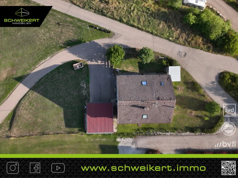 Luftbild - Haus kaufen in Niedereschach - "Zweifamilienhaus in Niedereschach: Charmantes Wohngefühl garantiert"