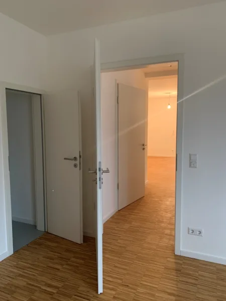 PU╠êT 142-1 Zimmer Stra├ƒe West, Blick in den Flur