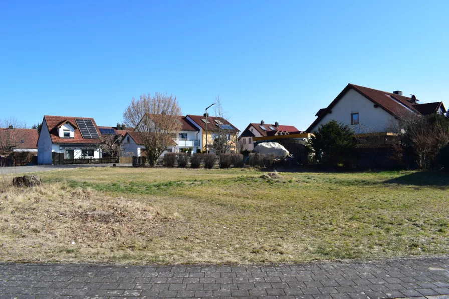 Grundstück - Grundstück kaufen in Roth - Provisionsfreies Grundstück mit Baugenehmigung!