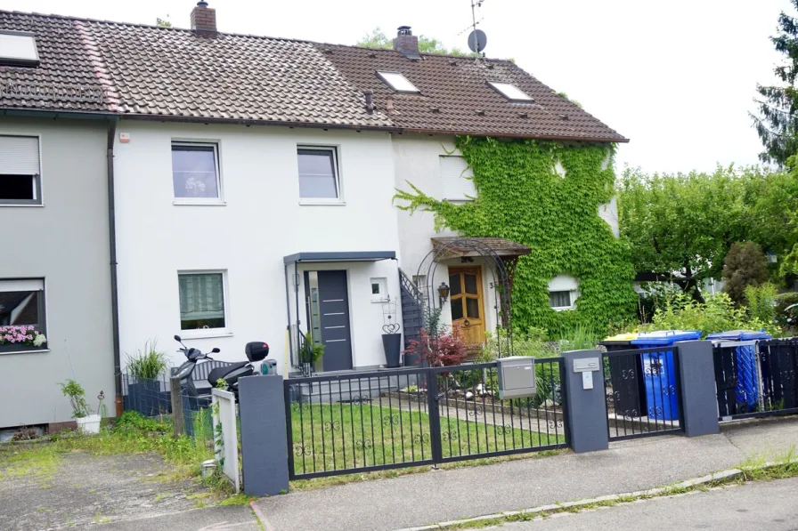 Ansicht - Haus kaufen in Nürnberg - Wow ! Sie müssen nur noch einziehen und sich wohl fühlen!Ihr neues Zuhause in Nbg-Altenfurt!