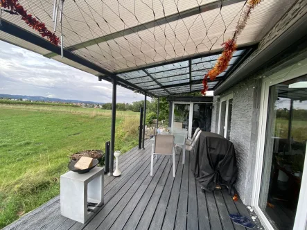 Terrasse - Haus kaufen in Neustadt bei Coburg - Moderne Unternehmer-Villa mit Einliegerwohnung in Neustadt bei Coburg