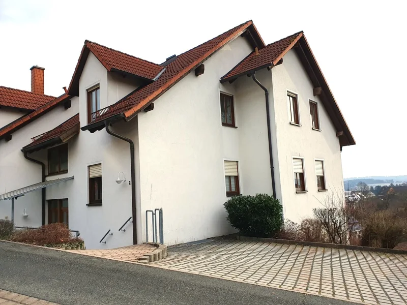 Ansicht_2 - Wohnung kaufen in Rödental / Mönchröden - Helle Maisonette-Wohnung mit Balkon und Fernblick in Mönchröden