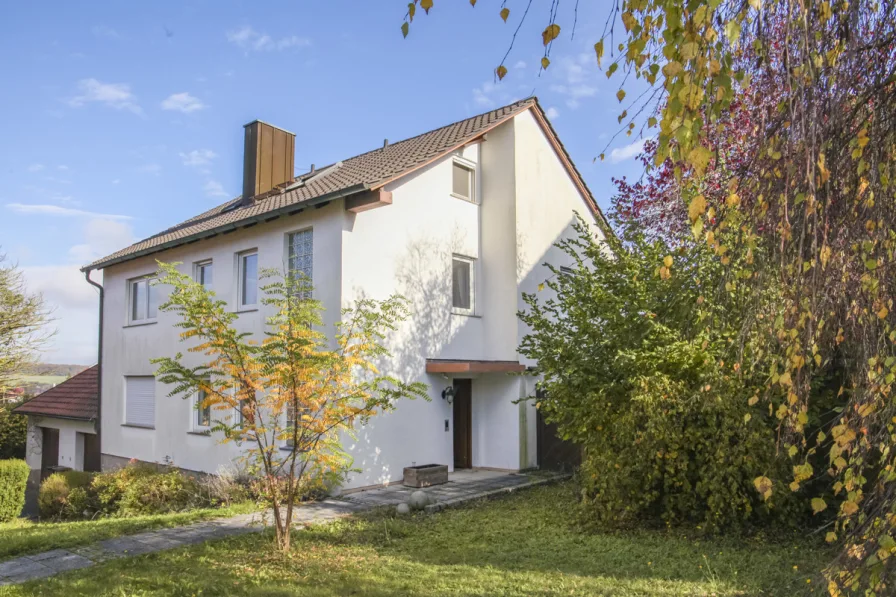 Außenansicht - Haus kaufen in Maßbach - Attraktives Familienhaus mit  v i e l  Platz in Maßbach