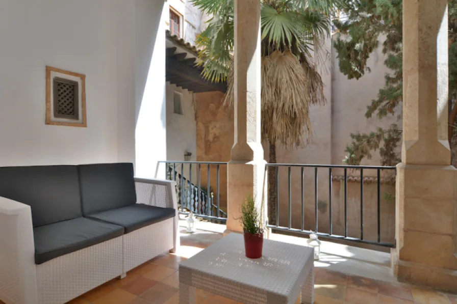  - Wohnung kaufen in Palma de Mallorca - ***Historisches Apartment mit Terasse und tollen alten Stilmitteln, Altstadt Palma***