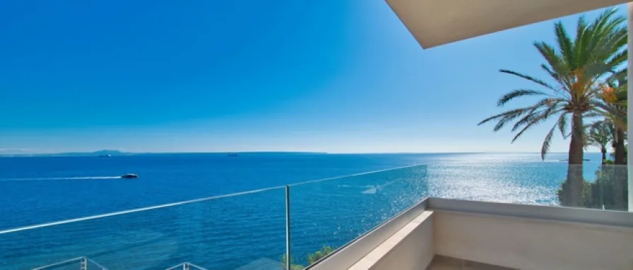 Sea-view-Terrace-Apartment-Cala-Vinyas