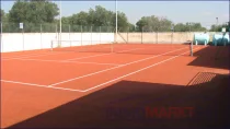 Privater Tennisplatz